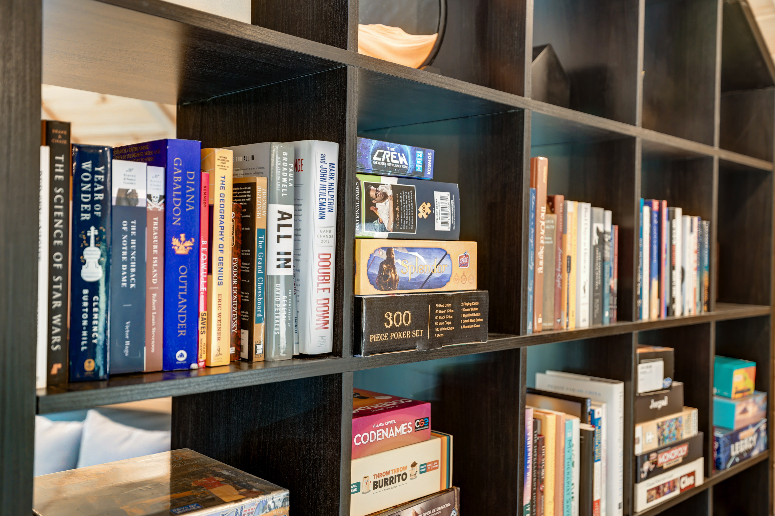 <span  class="uc_style_uc_tiles_grid_image_elementor_uc_items_attribute_title" style="color:#ffffff;">Bookshelf with Board Games and Books - Mount Snow Yurt</span>