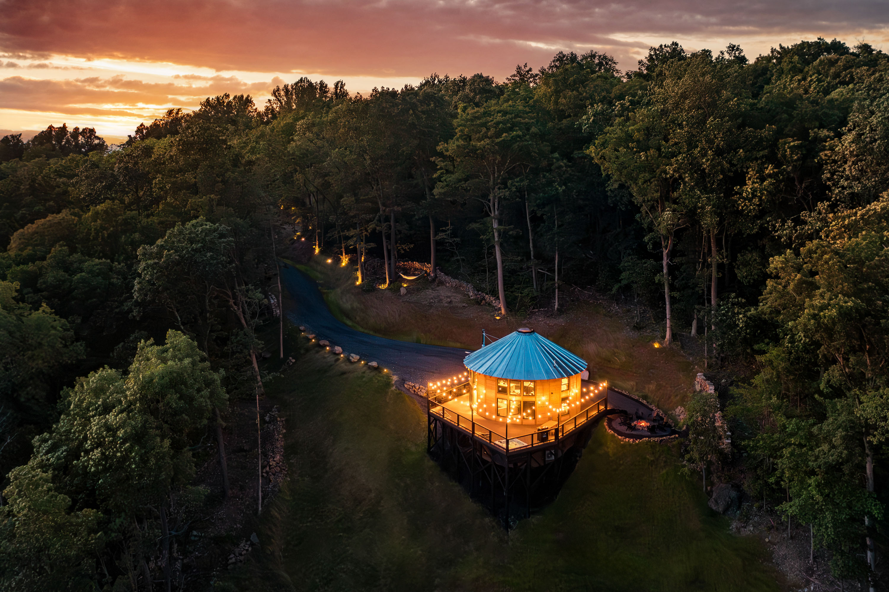 <span  class="uc_style_uc_tiles_grid_image_elementor_uc_items_attribute_title" style="color:#ffffff;">Drone aerial photo, Blue Ridge Mountains View - Mount Snow Yurt</span>