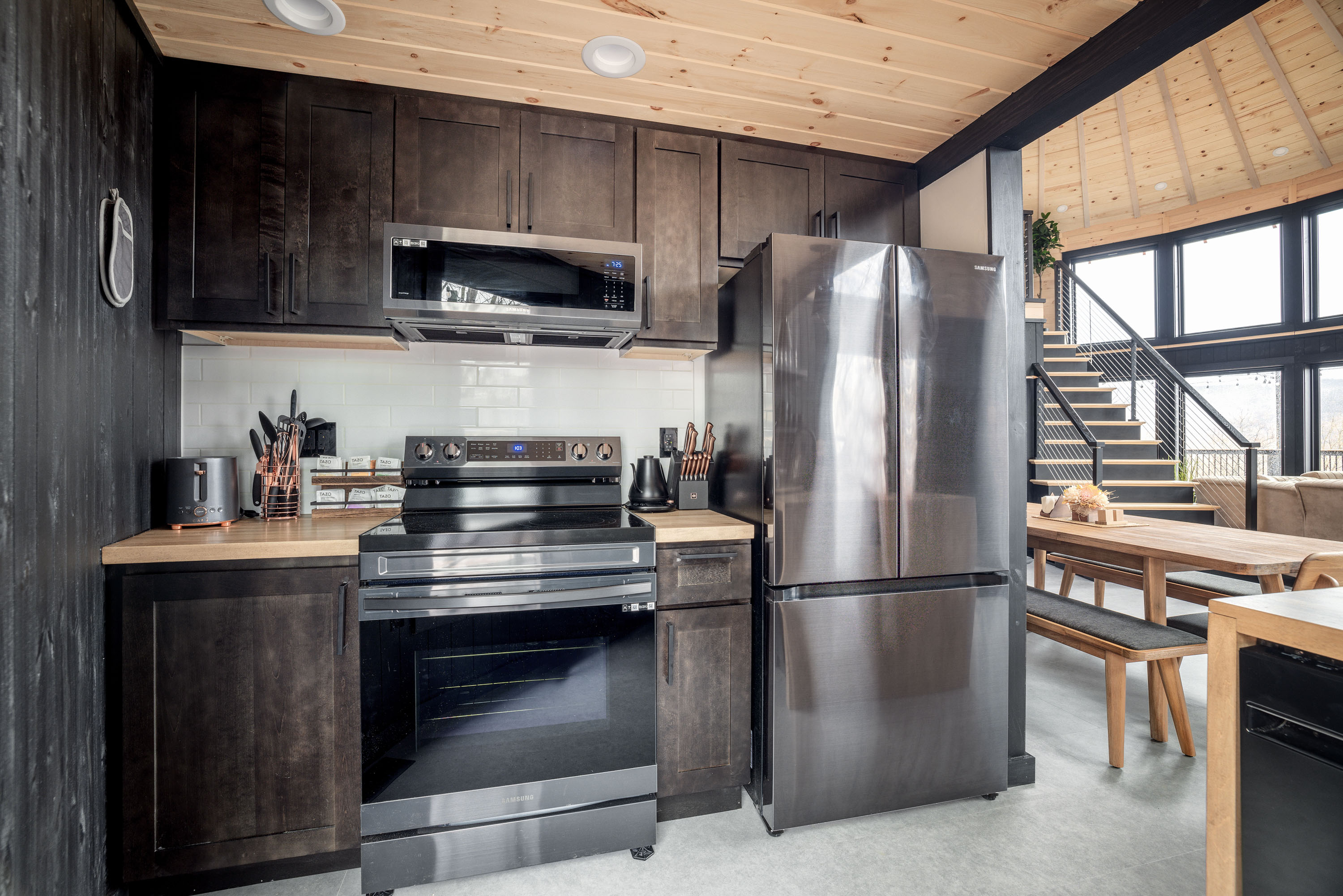 <span  class="uc_style_uc_tiles_grid_image_elementor_uc_items_attribute_title" style="color:#ffffff;">Full Kitchen with Microwave, Refrigerator, Electric Stove, Dishwasher, Dining Area for 8, Panoramic Windows - Mount Snow Yurt</span>