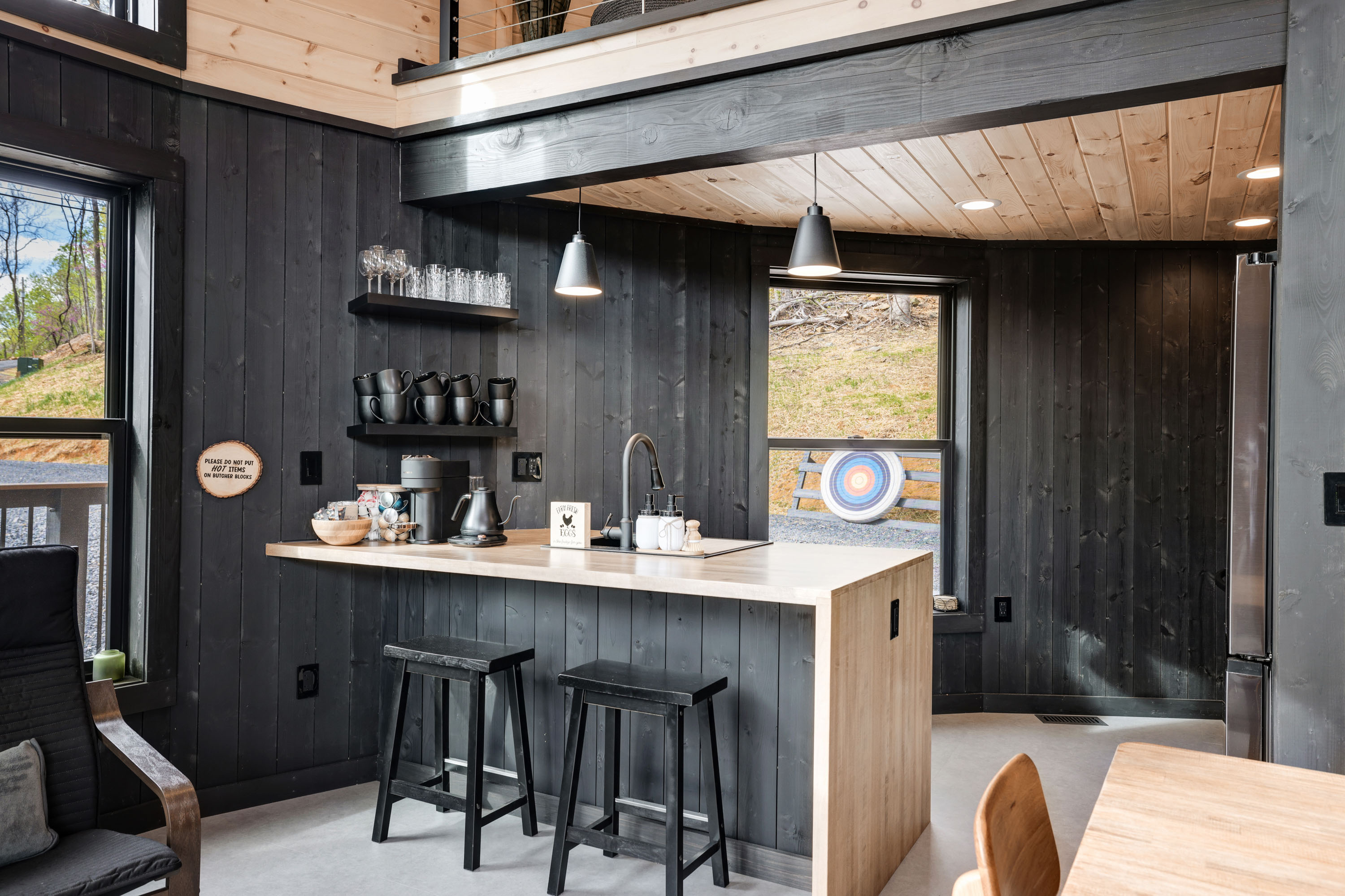 <span  class="uc_style_uc_tiles_grid_image_elementor_uc_items_attribute_title" style="color:#ffffff;">Kitchen Island, Bar Stools, Nespresso Coffee Machine, Sink - Mount Snow Yurt</span>