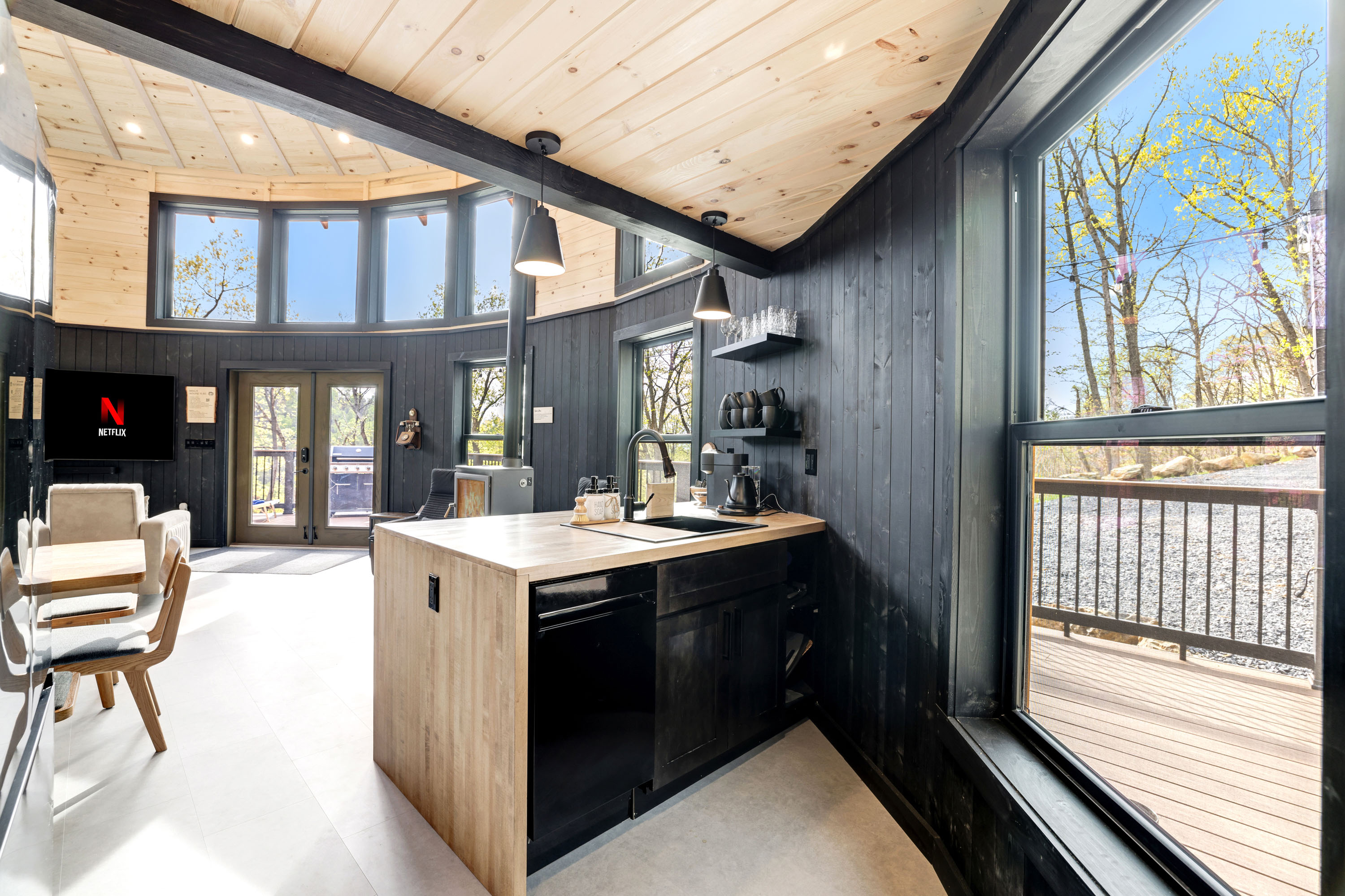 <span  class="uc_style_uc_tiles_grid_image_elementor_uc_items_attribute_title" style="color:#ffffff;">Kitchen Island, Dishwasher, Nespresso Machine, Sink, Panoramic Windows, 75-inch TV, Dining Table for 8 - Mount Snow Yurt</span>