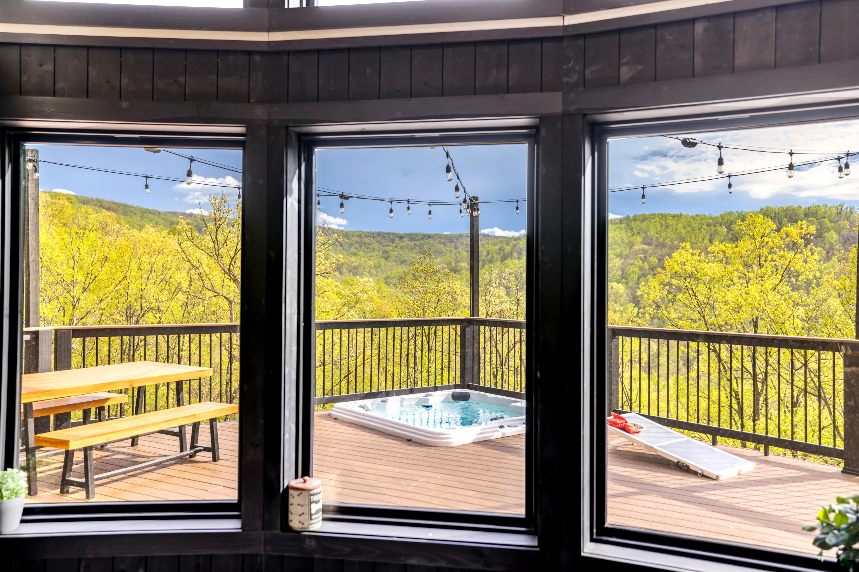 <span  class="uc_style_uc_tiles_grid_image_elementor_uc_items_attribute_title" style="color:#ffffff;">Panoramic Windows Overlooking Sunken Hot Tub, Large Deck, Blue Ridge Mountains - Mount Snow Yurt</span>